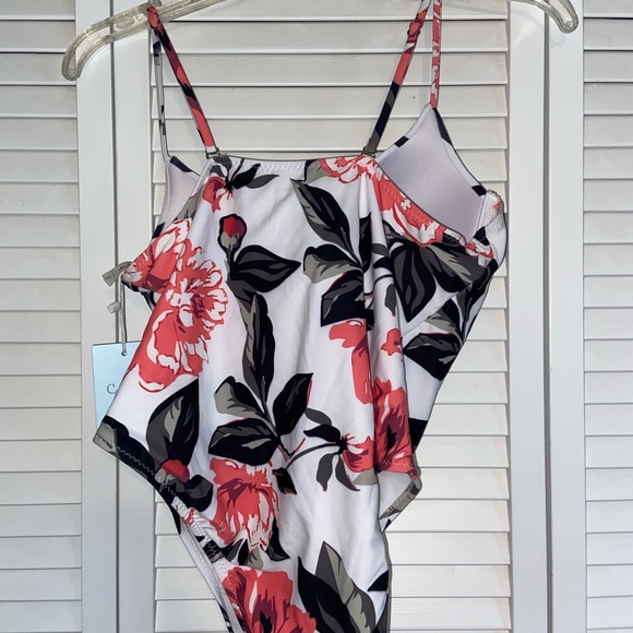 NEVER WORN NWT Cupshe Movie Scene Floral One Piece Large Multi - Picture 2 of 7